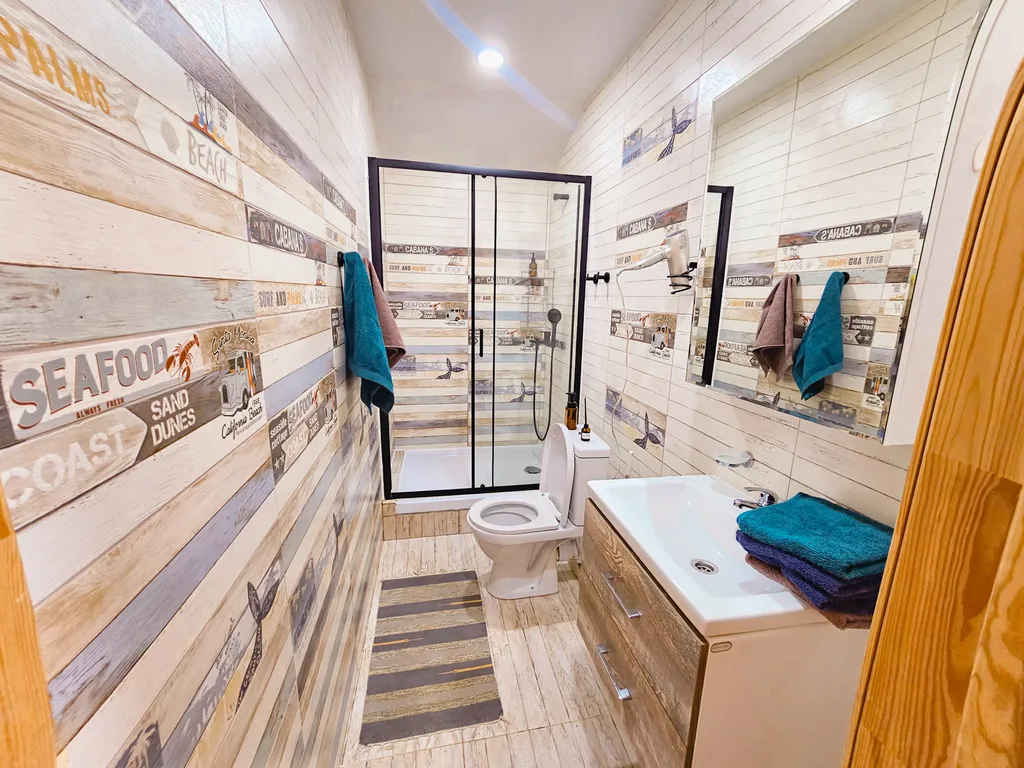 Просторный дом с баней и настольным теннисом в городе