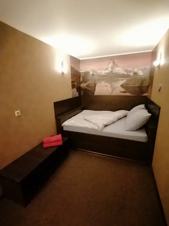 Ж. Д. Вокзал, к-тр галактика, центр города.