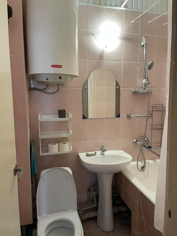 Двухкомнатная квартира в центре Пицунды