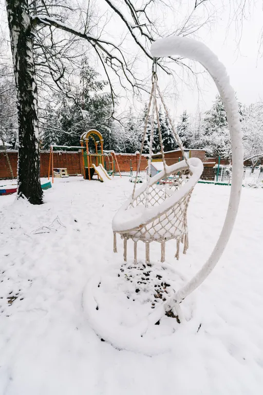 Дом на пруду с камином и караоке