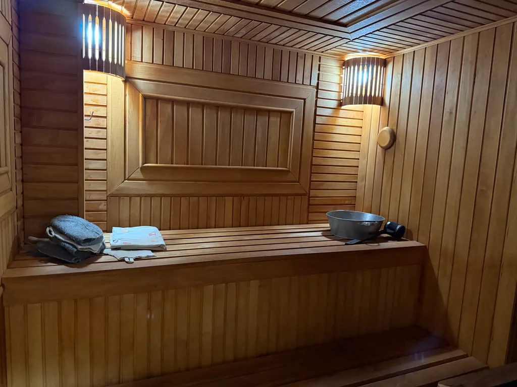 Домик для отдыха с банькой и теплым бассейном