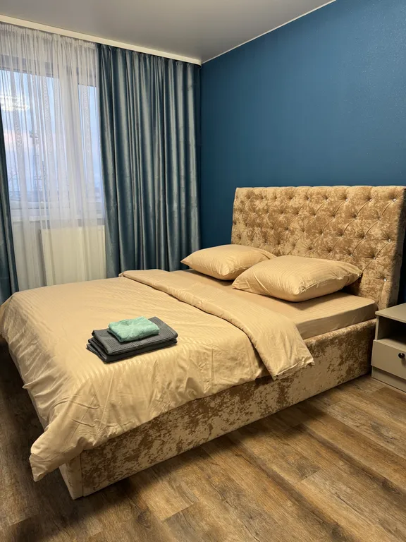 Уютная квартира с дизайнерским ремонтом в центральном районе города — аренда посуточно в Сургут