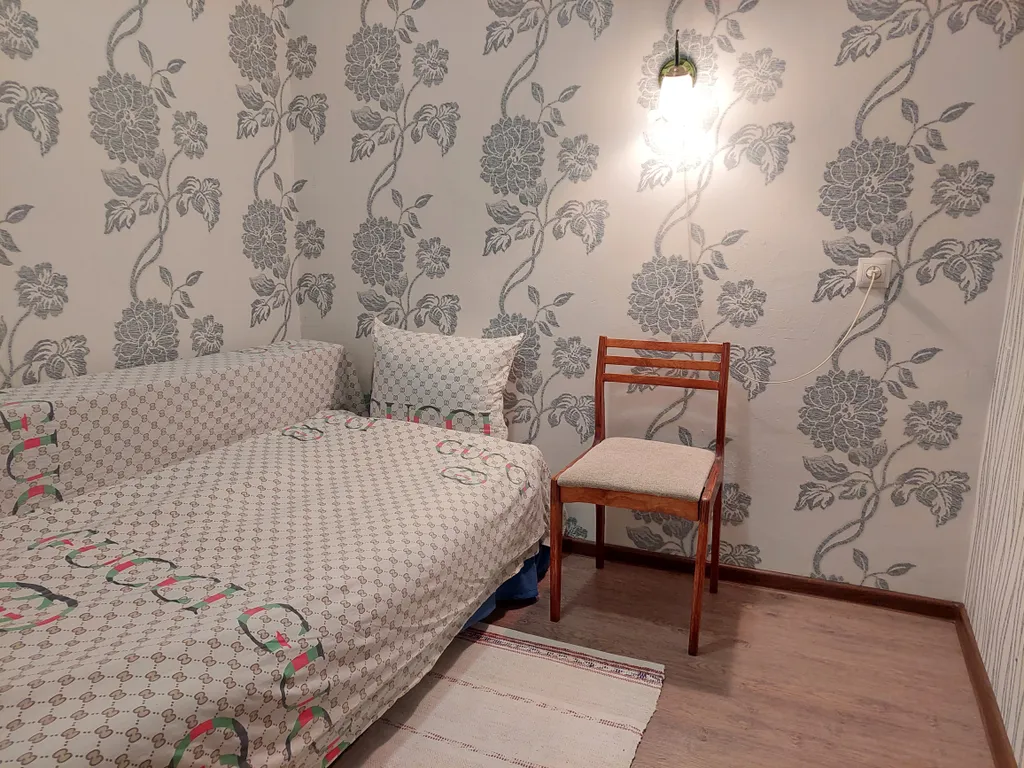 Двушка с планировкой трёшки. Микрорайон