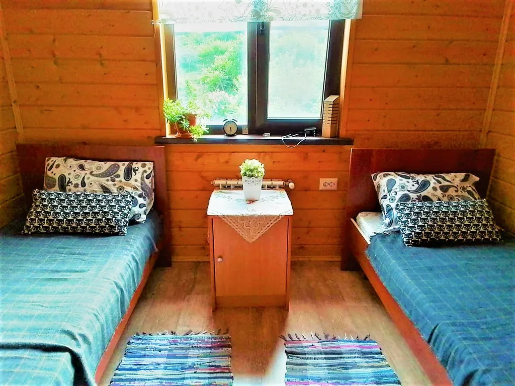 Дом в горах с видом на реку