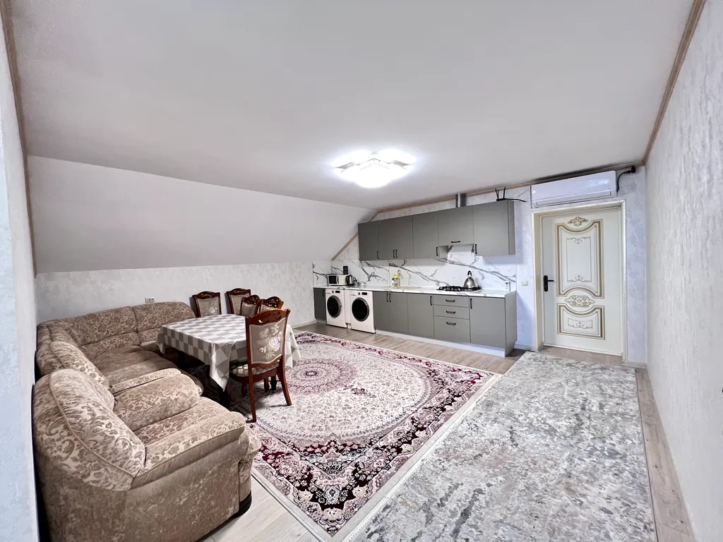 Уютный гостевой дом с видом на город и море