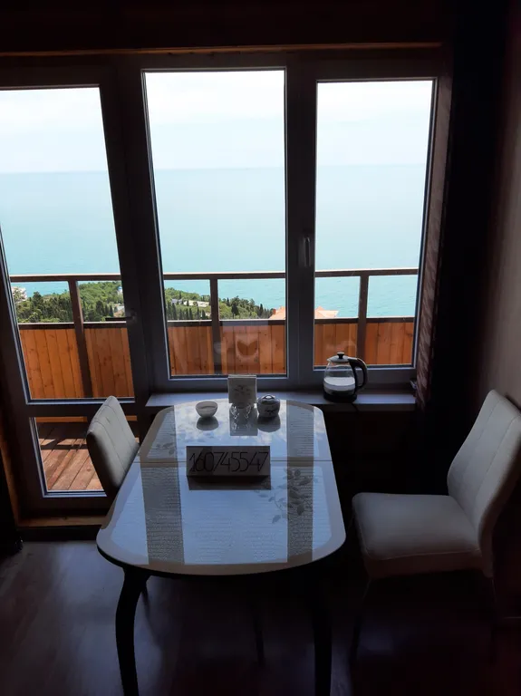 Квартира Студия с балконом и панорамным видом на море — аренда посуточно в Алупка