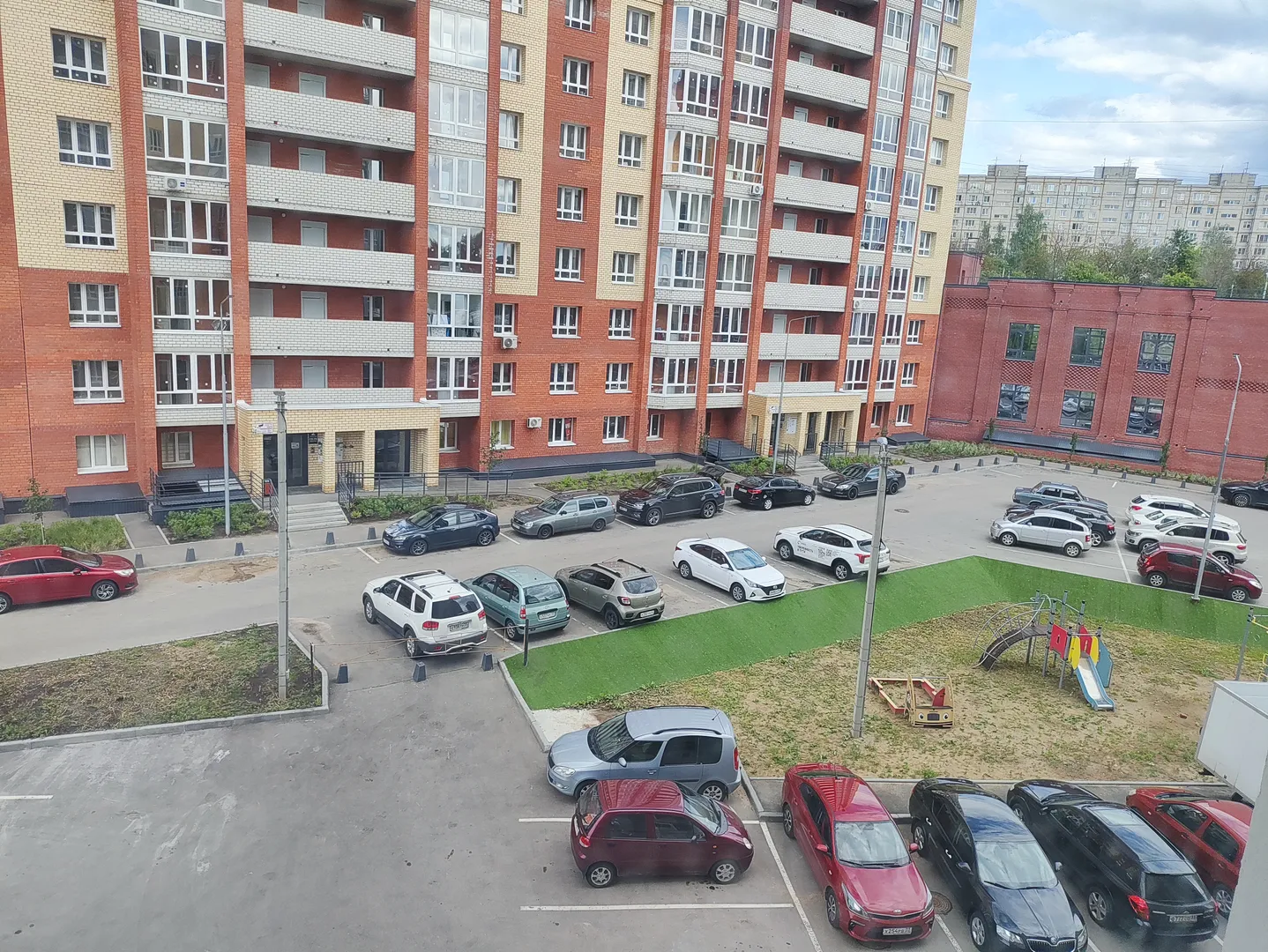 панарамный вид из окна во двор