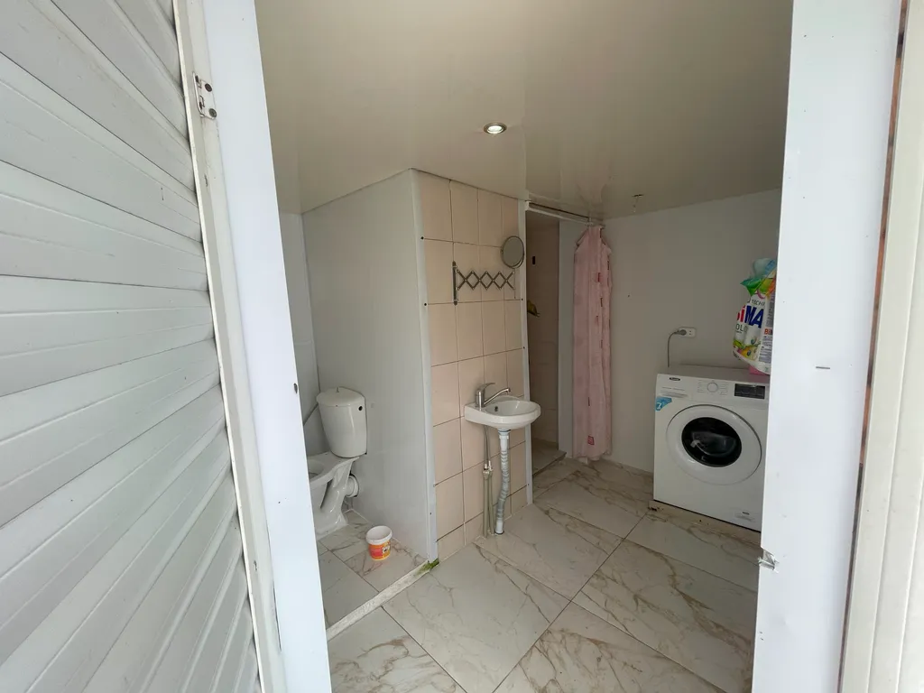 Комната под ключ на первом этаже с кондиционером