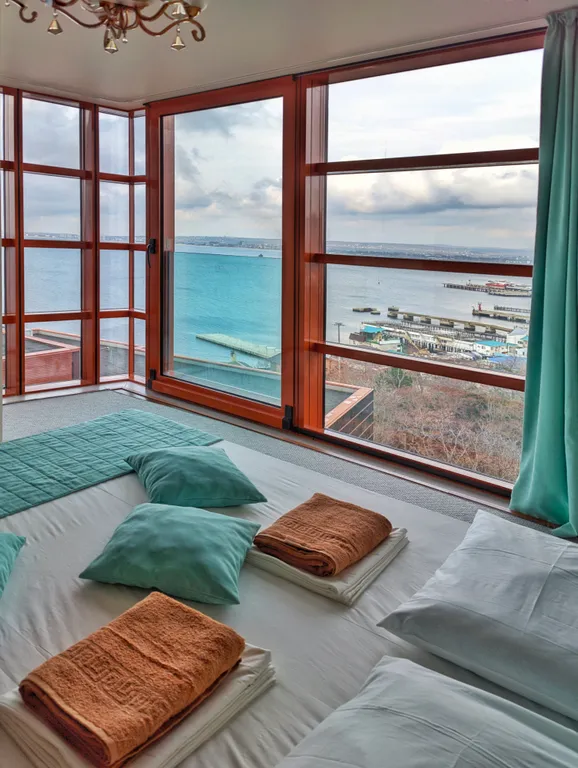 Видовая 2-комнатная квартира в Золотой Бухте