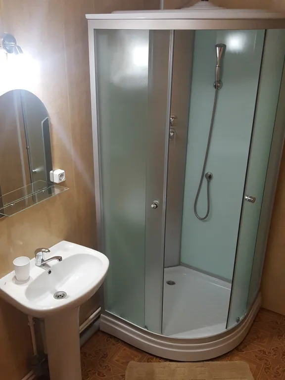 Квартира Квартира Двухместный улучшенный двухкомнатный с двухспальной кроватью. — Кучугуры