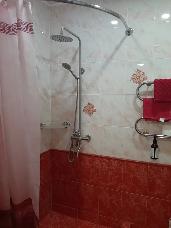 Коттедж Трёх комнатный дом до моря 5 минут пешком — Евпатория