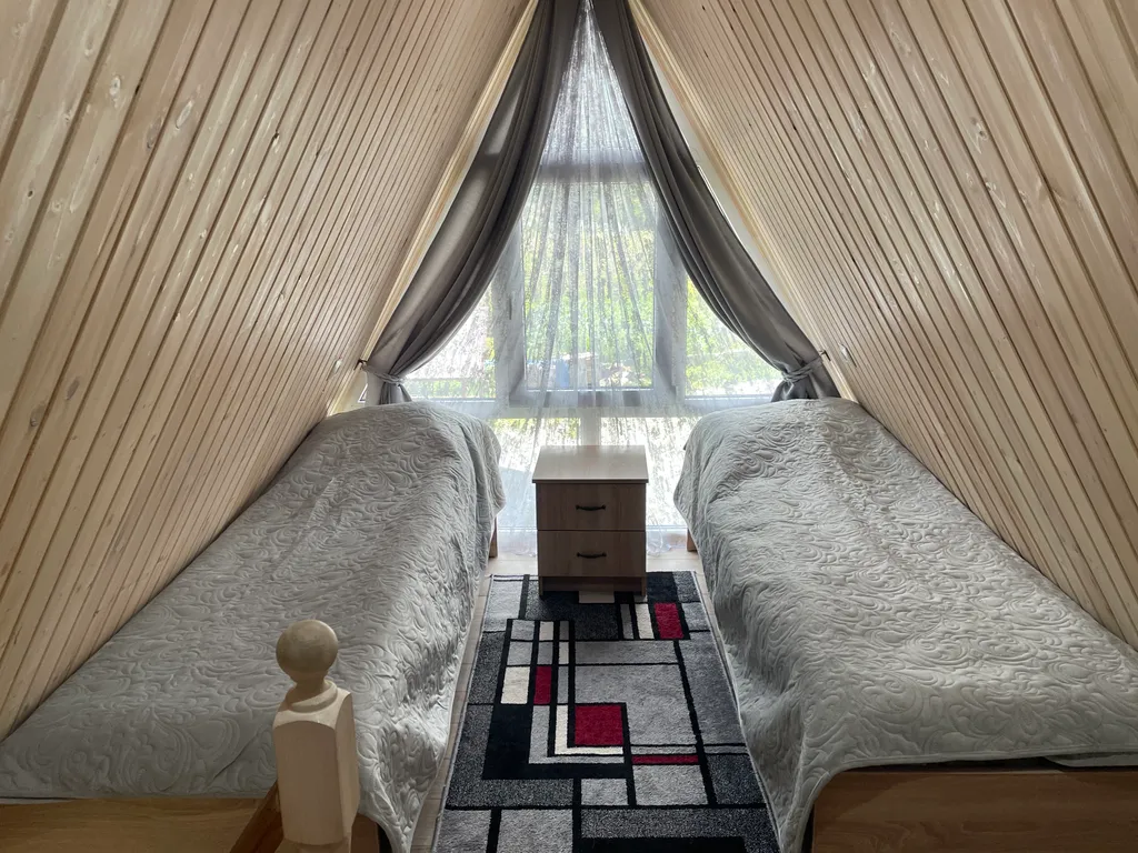 Домик в стиле A-frame с видом на горы