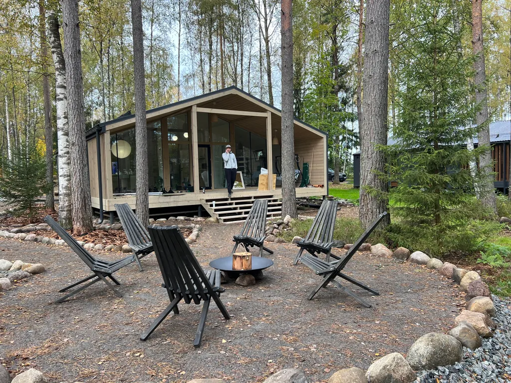 Уютный дом в сосновом лесу