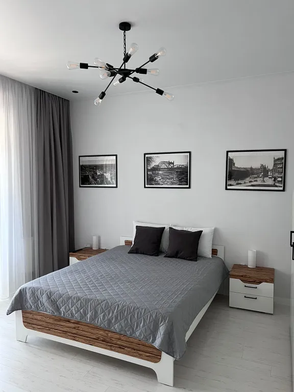 Центр города, квартира на набережной у Рыбной деревни