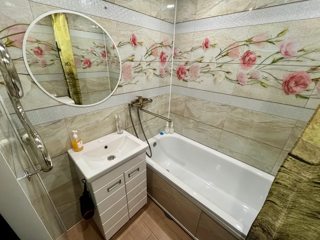 Квартира люкс в районе ДК Металлургов с большой кухней