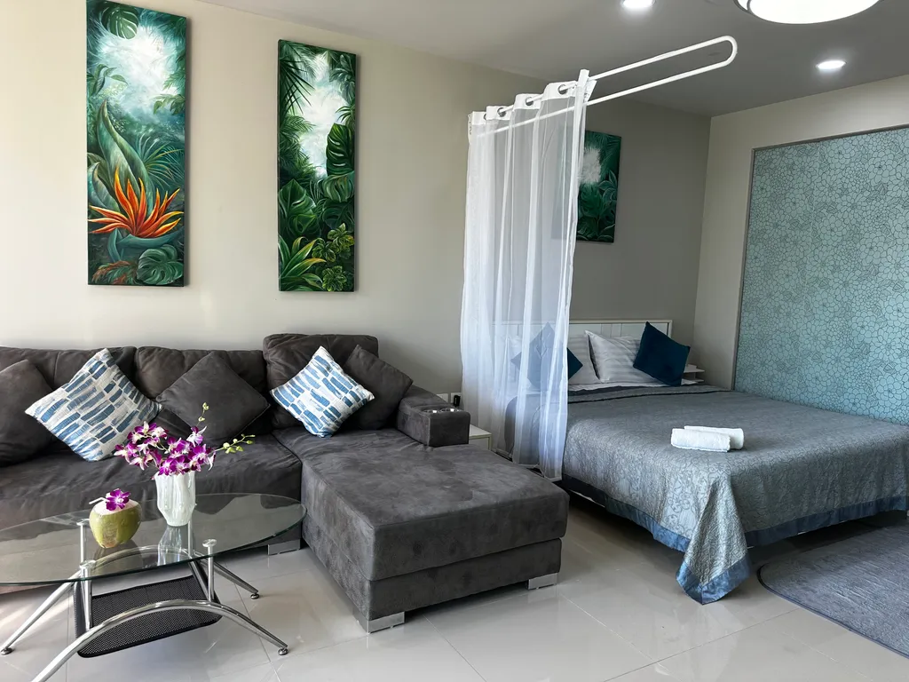 Студия с видом на море