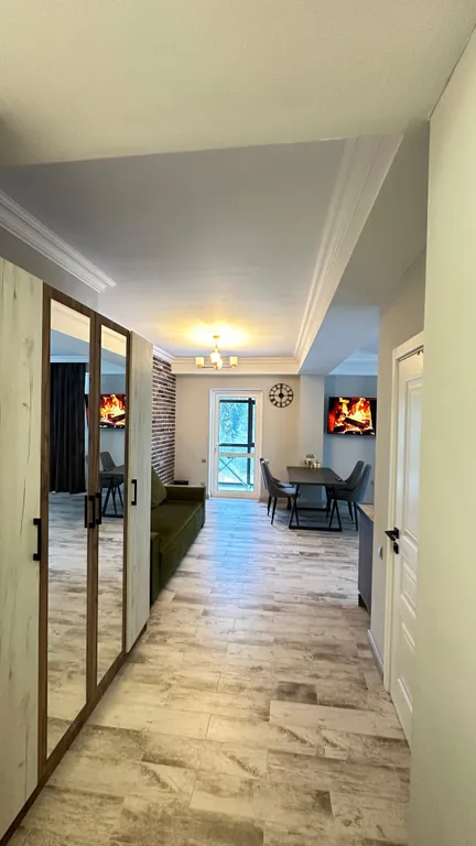 Квартира с дизайнерским евроремонтом и кухонной зоной