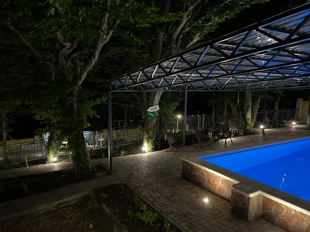 Домик в лесу у моря с верандой