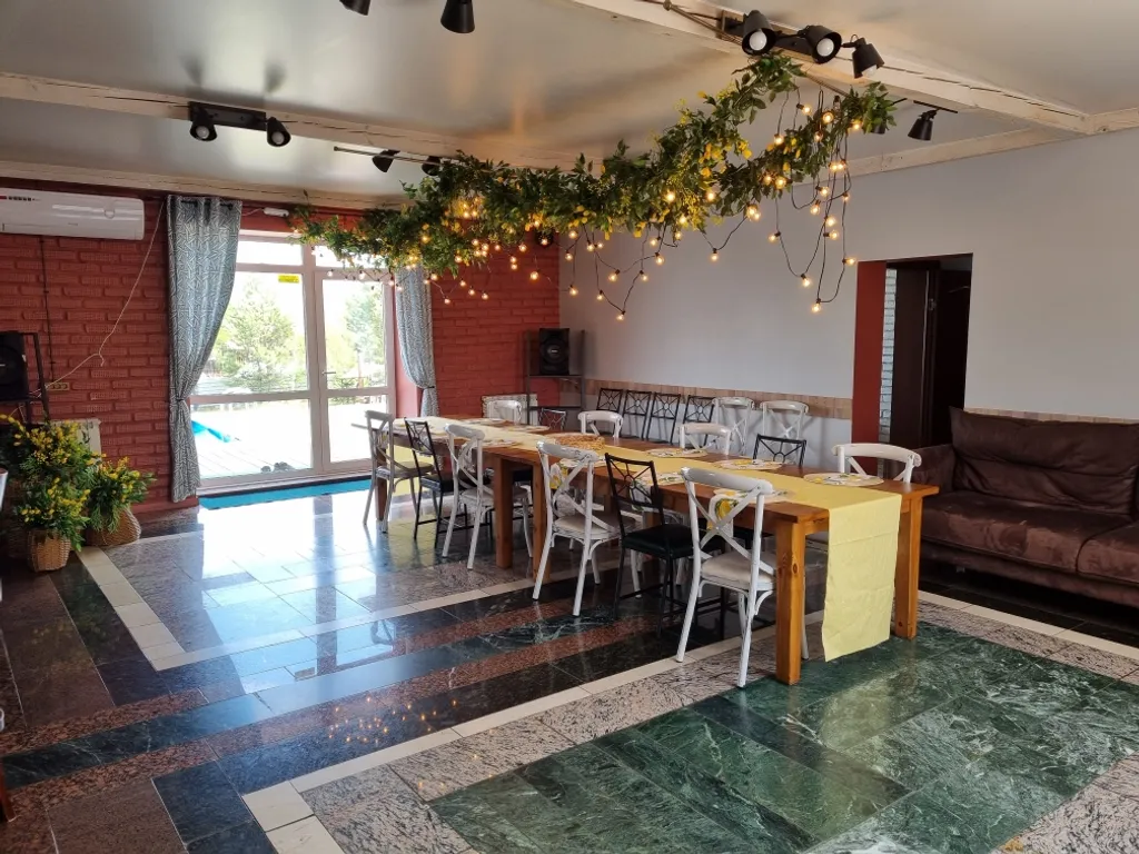 Коттедж с бассейном, баней, беседкой для больших компаний