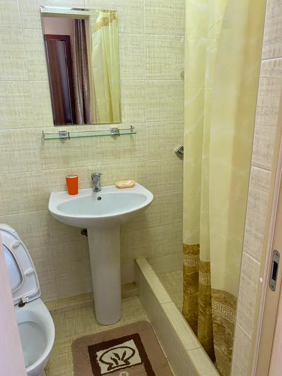 Квартира Квартира Четырехместный двухкомнатный номер в гостевом доме с бассейном — Лазаревское