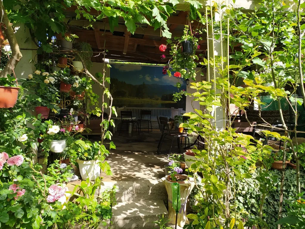 Коттедж с отдельным входом и двориком