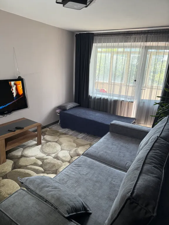 Серый лофт на силуэте