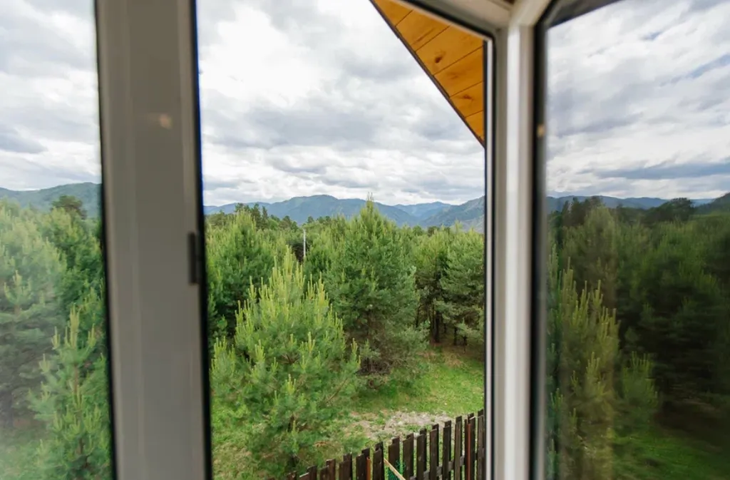 Кедровый домик с видом на горы