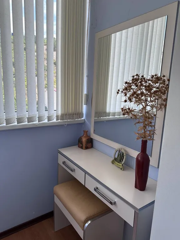 Двухкомнатная квартира с залом и видом на горы