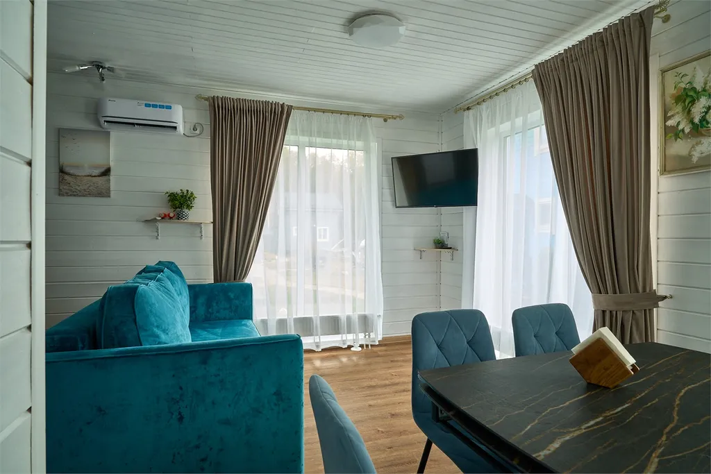 Коттедж с террасой и уличным джакузи