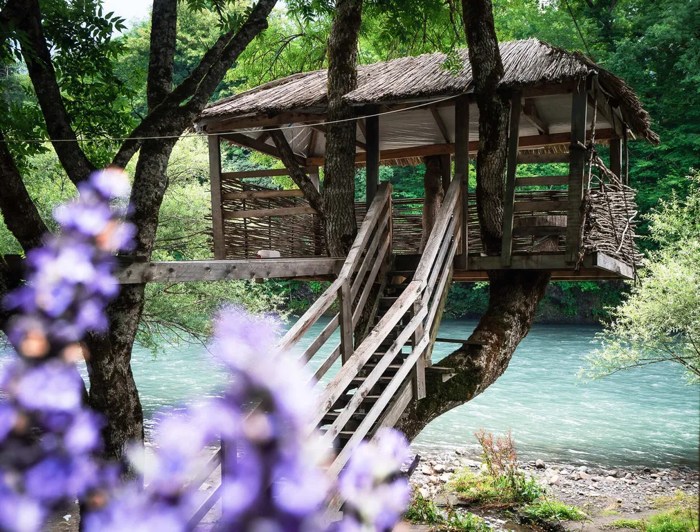 Коттедж в горном районе и на берегу реки