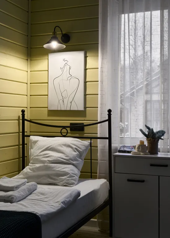 Дом в лесу у озера