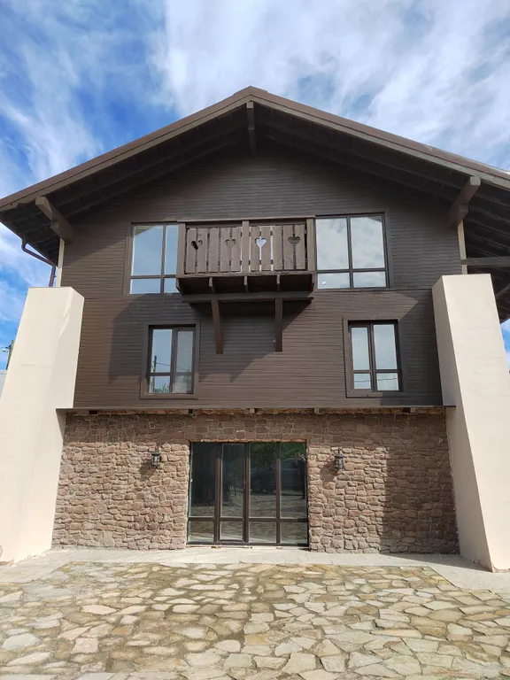 Дом коттедж с дизайнерским ремонтом