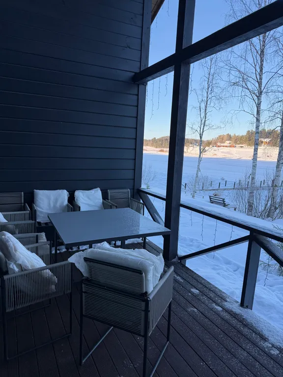 Дом с видом на озеро рядом с Ладожскими шхерами