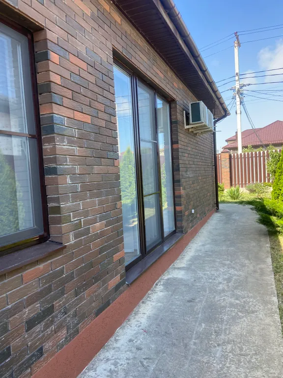 Уютный современный дом возле гор и моря