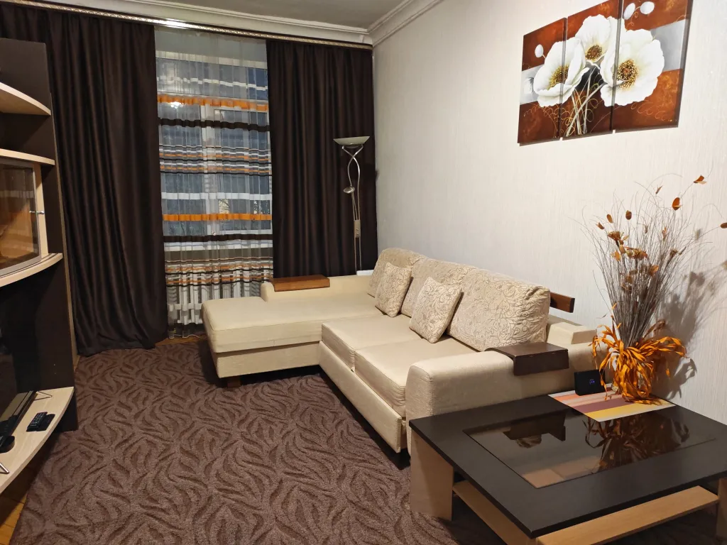 Уютная 2-х комнатная квартира с красивым видом на центральную площадь