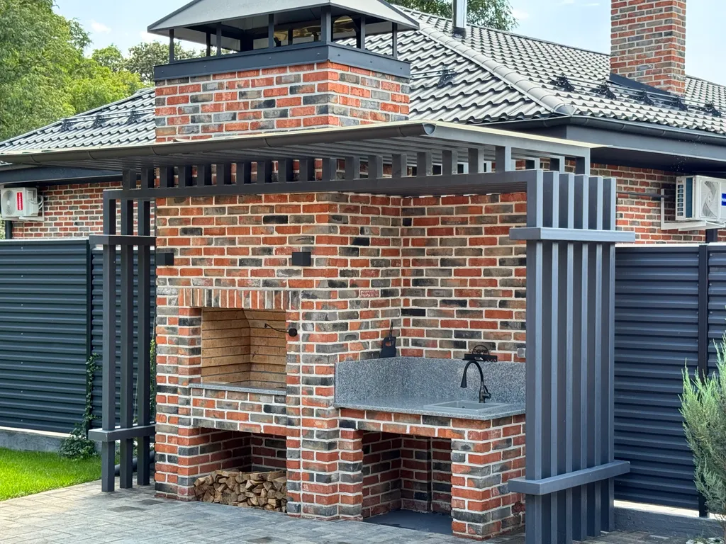 Вилла с бассейном и сауной вблизи леса