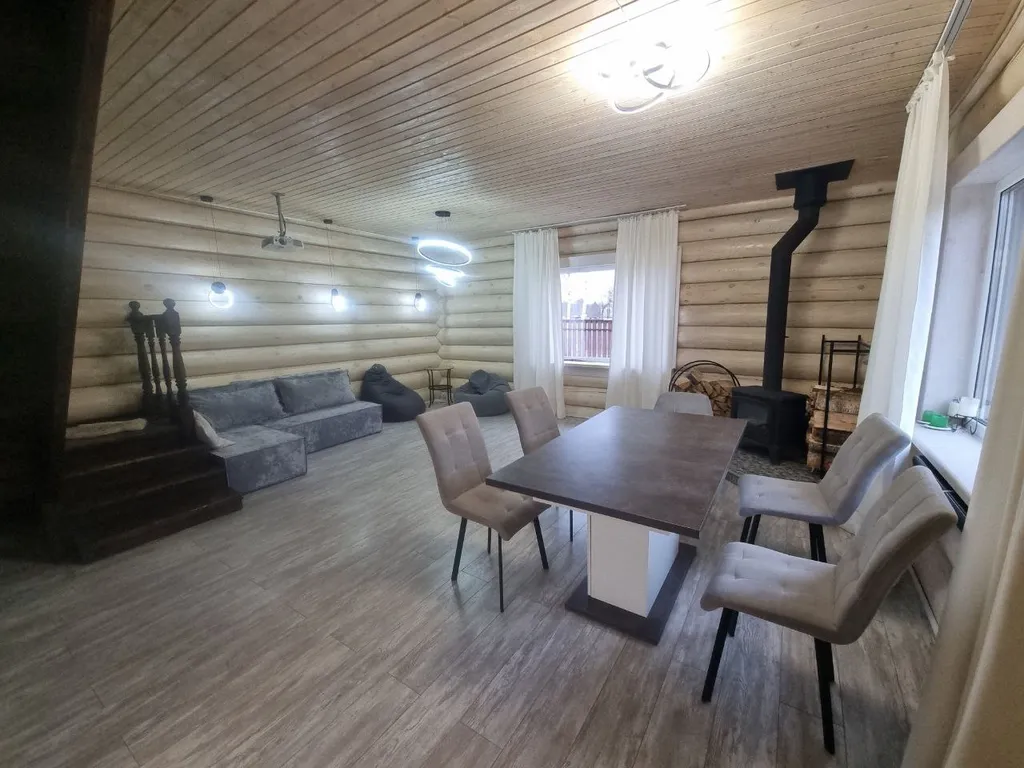 Дом с прудом