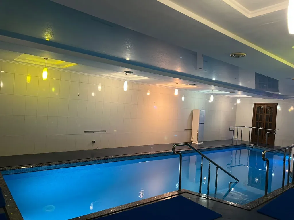 Усадьба Марисабель, дом с бассейном и сауной, возле парка