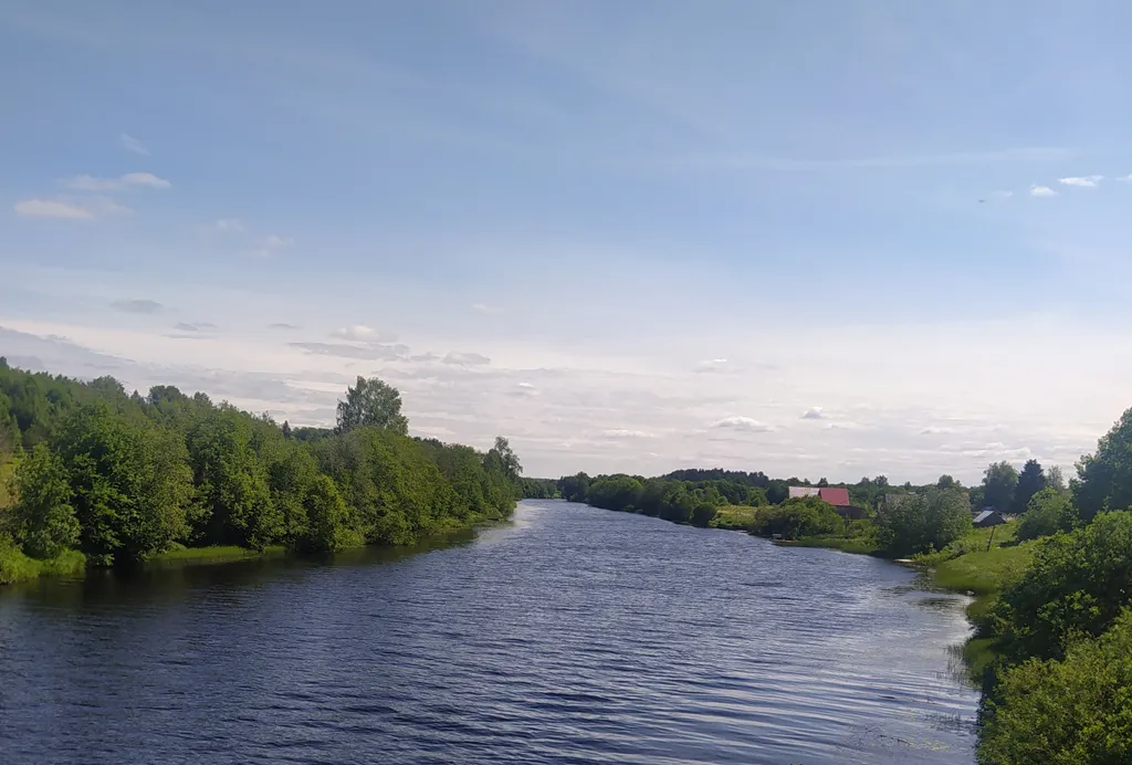 Домик у реки