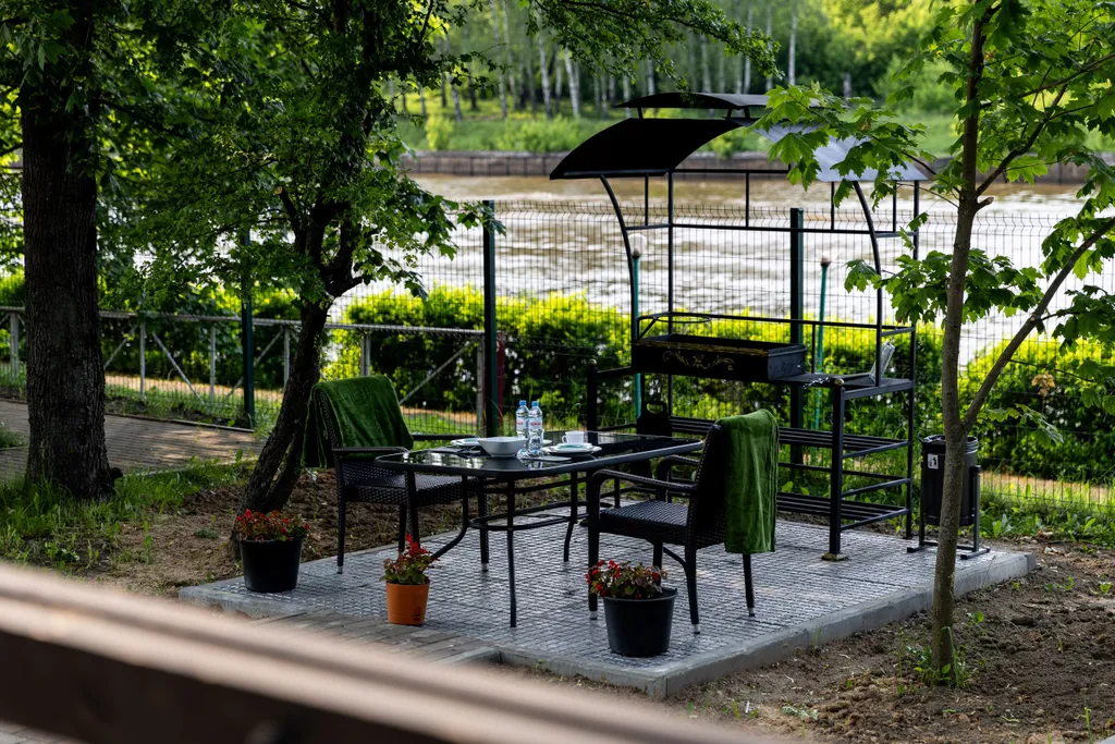 Гостевой дом в глэмпинге на берегу реки