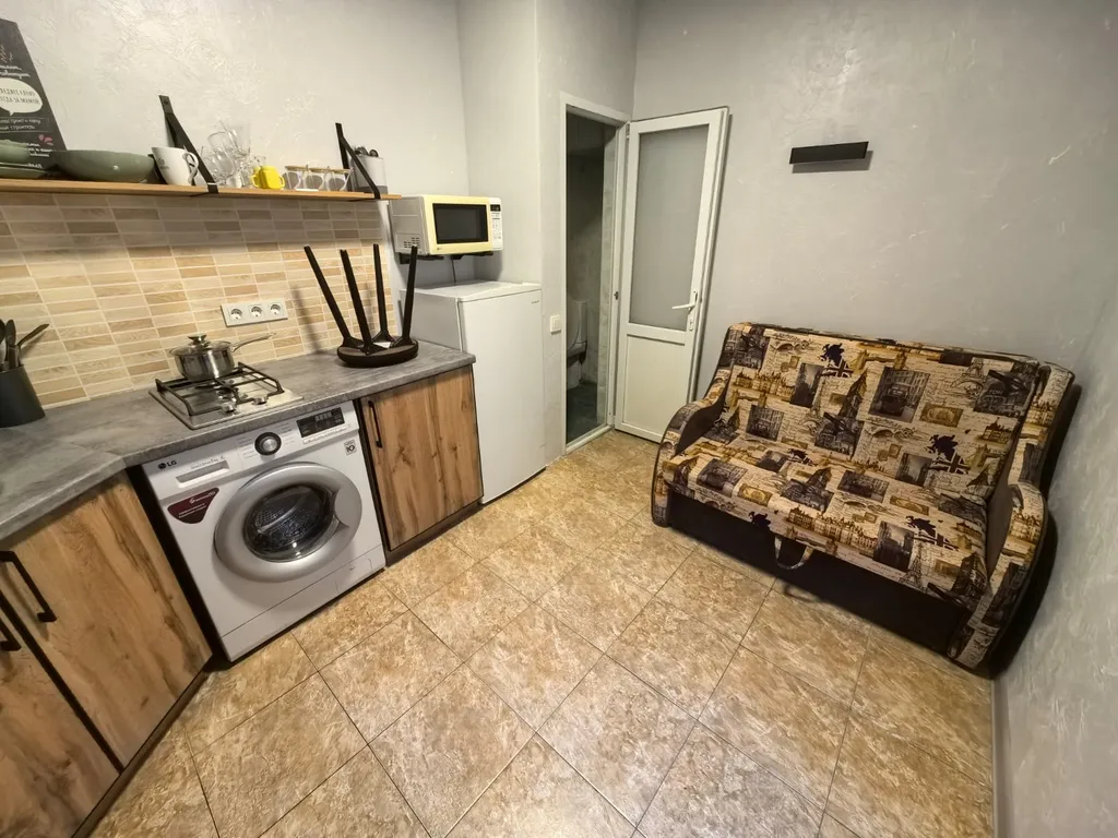 Квартира Уютная студия со всеми удобствами, недалеко от набережной и пляжа — аренда посуточно в Ялта