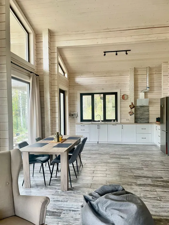 Сказочное шале в лесу