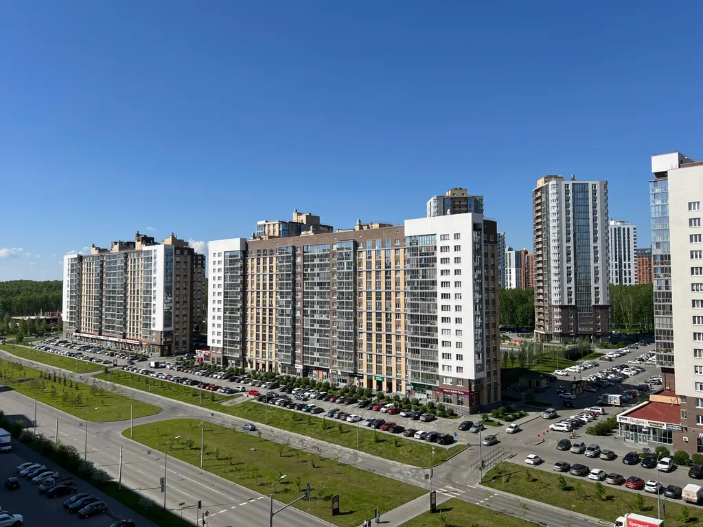 Студия + спальня с джакузи и панорамным балкон около ЛА Трактор