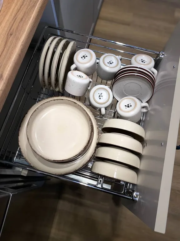 Дом у берега озера