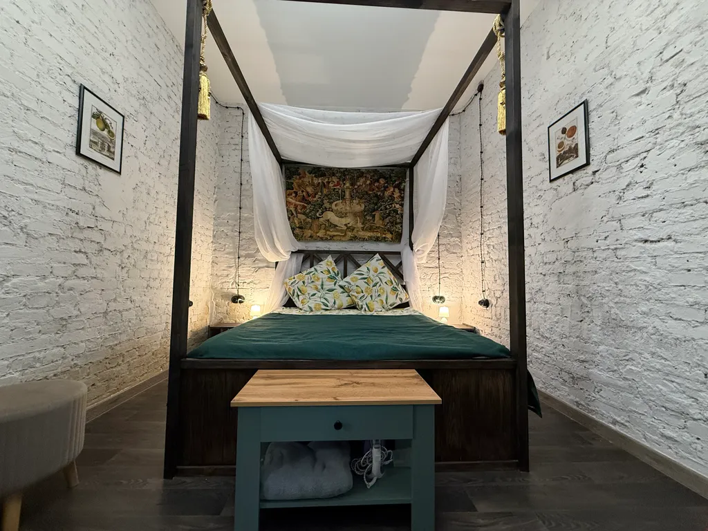 Уютная комната с отдельным входом в центре города