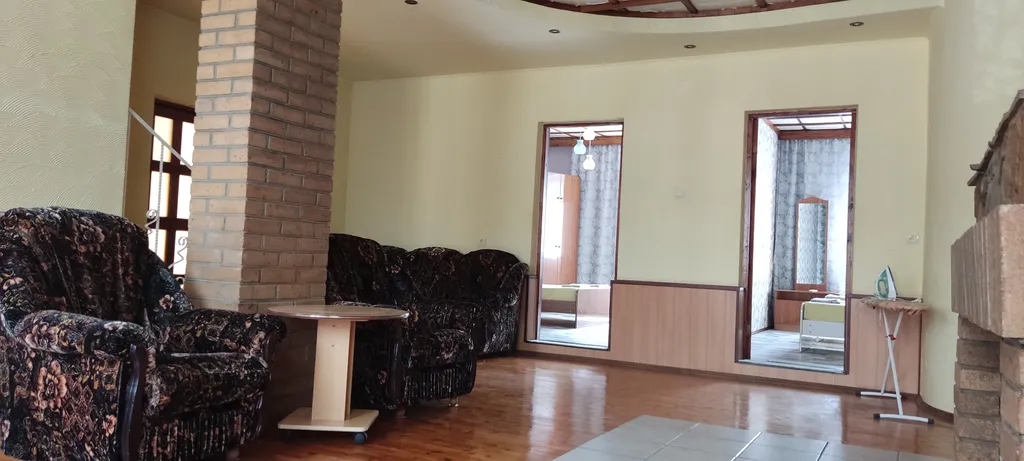 Дом с отдельным входом и двором