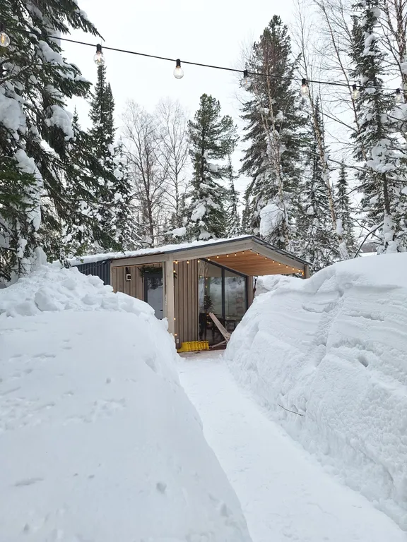 Коттедж Уютный семейный домик с террасой в лесу — Шерегеш