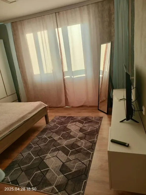 Уютная двухкомнатная квартира с видом на город и реку с 25 этажа