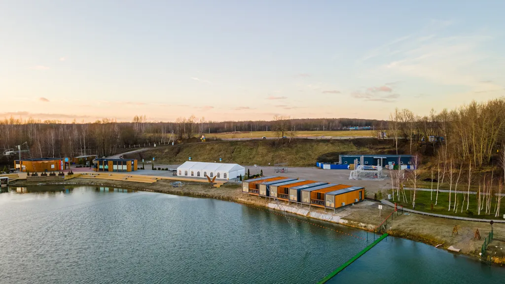 Посуточная аренда уютного домика для двоих у озера