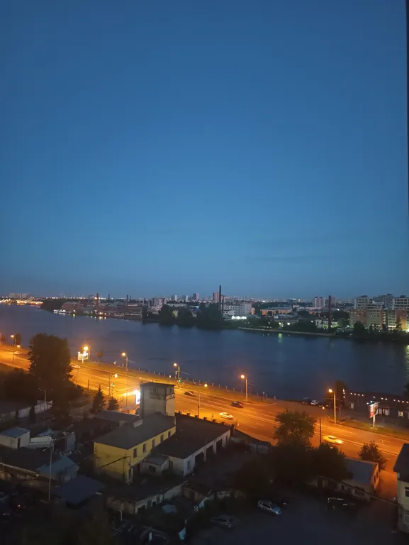 Студия с видом на Неву
